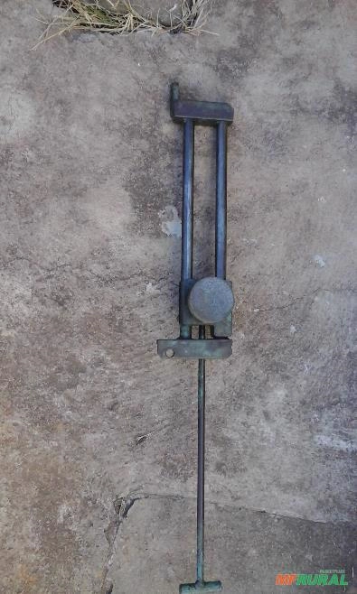 Imagem Amolador com Pedra Afiadora da Ensiladeira JF 90 6 facas Imagem Amolador com Pedra Afiadora da Ensiladeira JF 90 6 facas