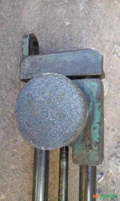 Imagem Amolador com Pedra Afiadora da Ensiladeira JF 90 6 facas Imagem Amolador com Pedra Afiadora da Ensiladeira JF 90 6 facas