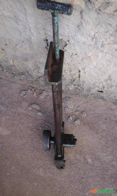 Imagem Amolador com Pedra Afiadora da Ensiladeira JF 90 6 facas Imagem Amolador com Pedra Afiadora da Ensiladeira JF 90 6 facas