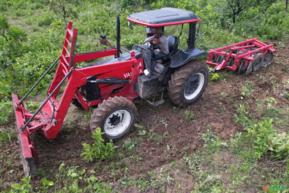 Trator Valtra/Valmet 800 4x4 ano 04