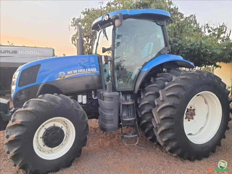 TRATOR NEW HOLLAND T7205 DUAL 2015/2016