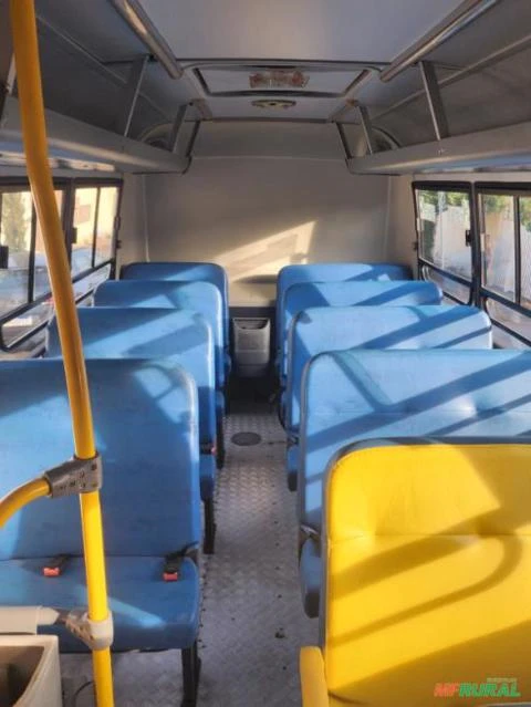 Micro-ônibus Agrale Volare 4x4 ano 2013