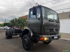 Caminhão Mercedes benz 1720 4x4 ANO 2008 NO CHASSI