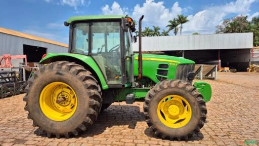 TRATOR AGRÍCOLA JD6125J Imagem TRATOR AGRÍCOLA JD6125J