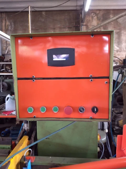 Maquina de corte de Madeira semi automática