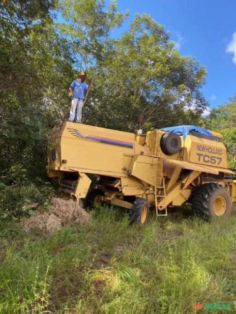 Colheitadeira New Holland TC57