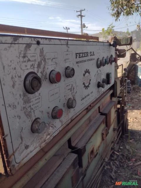 Guilhotina refiladeira com rolo passador de cola fezer Imagem Guilhotina refiladeira com rolo passador de cola fezer