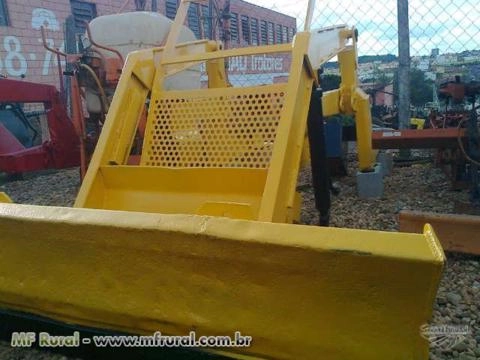 Imagem Plaina agrícola dianteira Tatu para o Valmet 85/88 Imagem Plaina agrícola dianteira Tatu para o Valmet 85/88