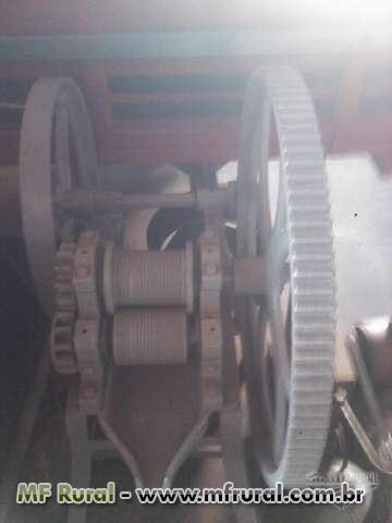 Imagem Moenda semi industrial com motor usada Imagem Moenda semi industrial com motor usada