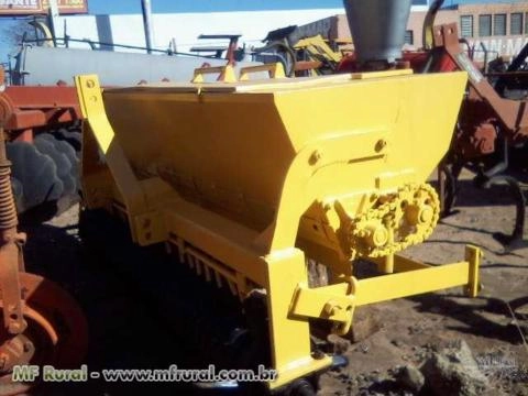 Semeadeira/Adubadeira de capim Terence, caixa dupla Imagem Semeadeira/Adubadeira de capim Terence, caixa dupla