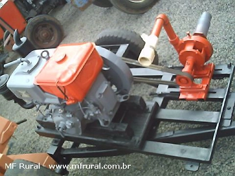 Motor de irrigação Yammer NB10 acoplado bomba caçula com carreta 2 rodas. Imagem Motor de irrigação Yammer NB10 acoplado bomba caçula com carreta 2 rodas.