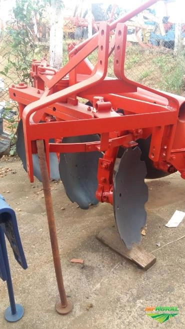 Imagem Arado reversível 3x26 com bacias recortada. Imagem Arado reversível 3x26 com bacias recortada.