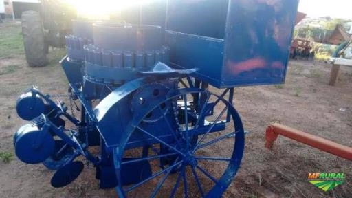 Imagem Plantadeira de mandioca 2 linhas Sans usada Imagem Plantadeira de mandioca 2 linhas Sans usada