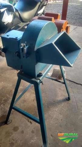 Triturador e picador usado, com motor 2 cv monofásico Imagem Triturador e picador usado, com motor 2 cv monofásico