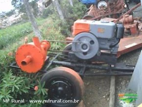 Motor Yammer NB13 acoplado com bomba para irrigação e carreta 2 rodas.