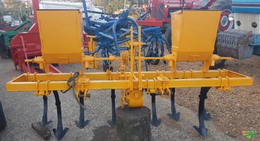 Imagem Cultivador / Adubador de milho , tatu, 3 ruas, 9 enxadas Imagem Cultivador / Adubador de milho , tatu, 3 ruas, 9 enxadas