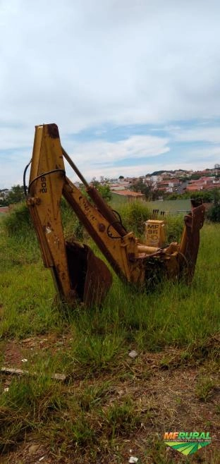 Retroescavadeira MF 86 para trator Imagem Retroescavadeira MF 86 para trator