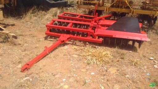 Grade laranjeira/niveladora flutuante 36x18 discos Imagem Grade laranjeira/niveladora flutuante 36x18 discos