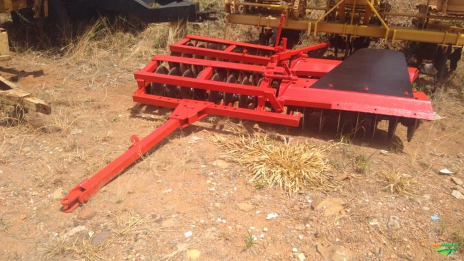 Grade laranjeira/niveladora flutuante 36x18 discos Imagem Grade laranjeira/niveladora flutuante 36x18 discos