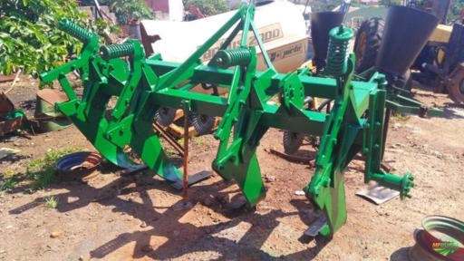 Subsolador 4 hastes / Mata Broto, Ikeda Imagem Subsolador 4 hastes / Mata Broto, Ikeda