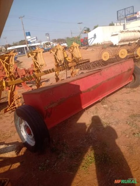 Imagem Distribuidor de Calcario tipo cocho 1500 kg Imagem Distribuidor de Calcario tipo cocho 1500 kg