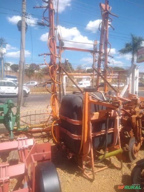 PULVERIZADOR JACTO 600 LITROS COM BARRA DE 18 METROS E PINGENTE DE APLICAÇÃO Imagem PULVERIZADOR JACTO 600 LITROS COM BARRA DE 18 METROS E PINGENTE DE APLICAÇÃO