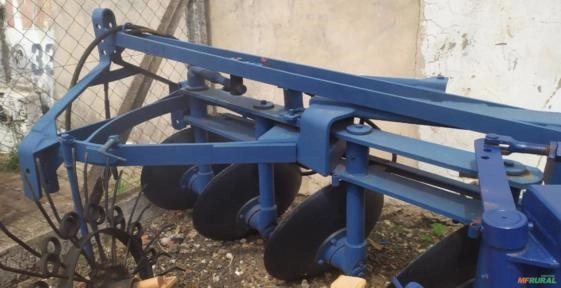 Arado reversível, de pistão 4 bacias Imagem Arado reversível, de pistão 4 bacias