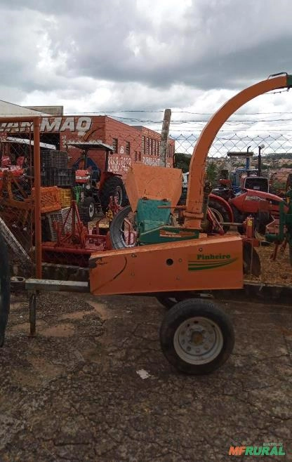 Triturador de galhos, pinheiro, usado Imagem Triturador de galhos, pinheiro, usado