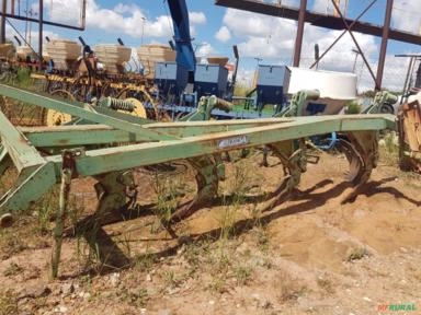 Arado Aiveca, Ikeda, 4 aivecas lisas, com desarme Imagem Arado Aiveca, Ikeda, 4 aivecas lisas, com desarme