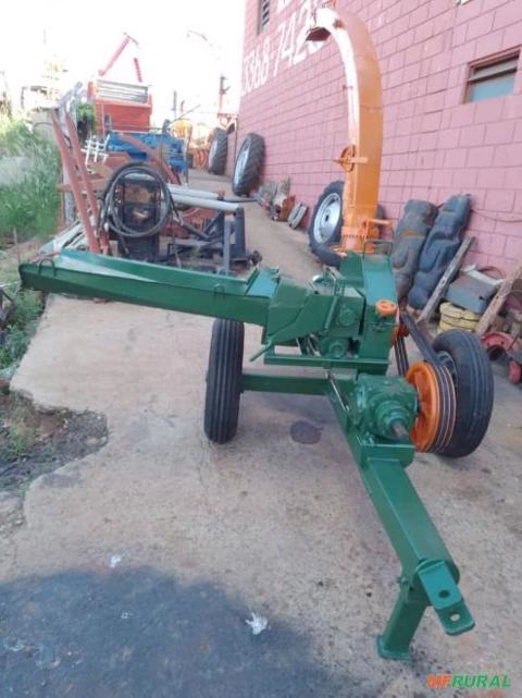 Picadeira de Cana Pinheiro PP4610 no rodeiro Imagem Picadeira de Cana Pinheiro PP4610 no rodeiro