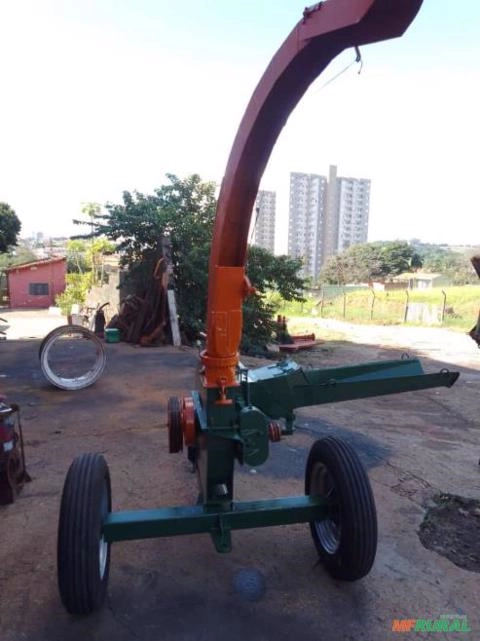 Imagem Picadeira de Cana Pinheiro PP4610 no rodeiro Imagem Picadeira de Cana Pinheiro PP4610 no rodeiro