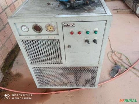 Imagem Máquina fazer garrafão de água e envasadora de agua Imagem Máquina fazer garrafão de água e envasadora de agua