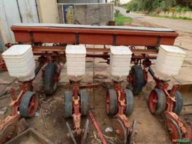 PLANTADEIRA SEMEATO PH2700 -  4 LINHAS Imagem PLANTADEIRA SEMEATO PH2700 -  4 LINHAS