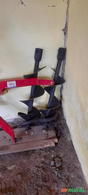 PERFURADOR DE SOLO MECANIZADA TATU, TEM NOTA FISCAL, NUNCA USADO Imagem PERFURADOR DE SOLO MECANIZADA TATU, TEM NOTA FISCAL, NUNCA USADO