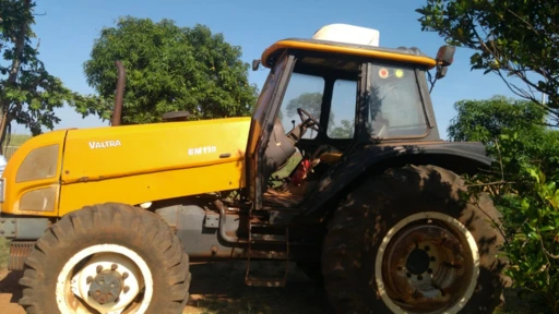 Trator Valtra BM 110 - Ano 2013  " OPORTUNIDADE "