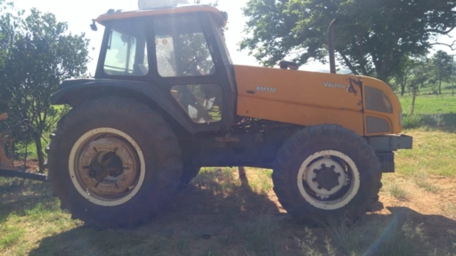 Trator Valtra BM 110 - Ano 2013 " OPORTUNIDADE " Imagem Trator Valtra BM 110 - Ano 2013 " OPORTUNIDADE "
