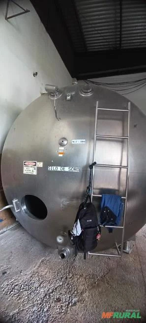 Tanque de armazenamento em aço inox 26 mil litros