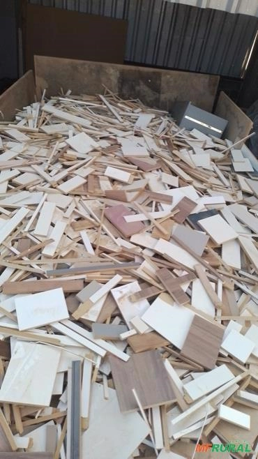 Madeira de demolição 100t disponível toda semana Imagem Madeira de demolição 100t disponível toda semana