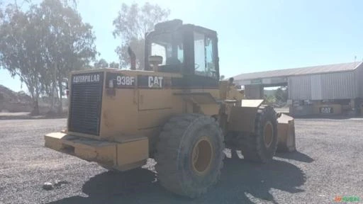 PÁ CARREGADEIRA CATERPILLAR 938F 1997