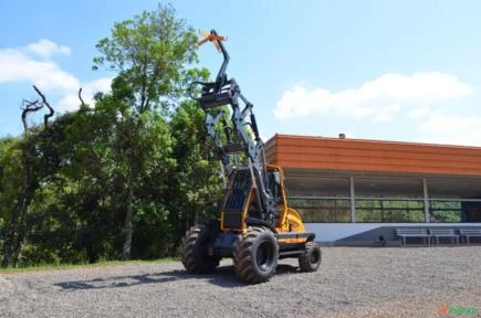 Imagem Empilhadeira Diesel 4x4 off road Imagem Empilhadeira Diesel 4x4 off road