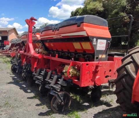 Imagem Plantadeira Baldan SP Grafic Speed Box 5000 11 Linhas Pantográficas Disco e Facão fixo Imagem Plantadeira Baldan SP Grafic Speed Box 5000 11 Linhas Pantográficas Disco e Facão fixo