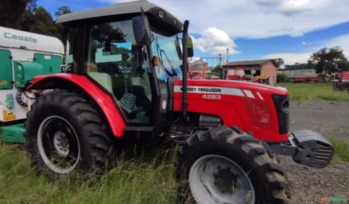 Imagem Trator Massey Ferguson - MF 4283, Cabinado, 8107 Horas. Fabricação 2013 Imagem Trator Massey Ferguson - MF 4283, Cabinado, 8107 Horas. Fabricação 2013