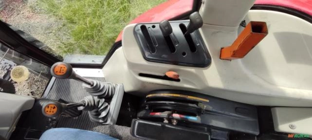 Imagem Trator Massey Ferguson - MF 4283, Cabinado, 8107 Horas. Fabricação 2013 Imagem Trator Massey Ferguson - MF 4283, Cabinado, 8107 Horas. Fabricação 2013