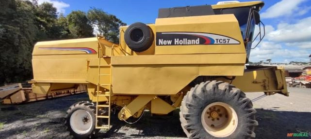 Imagem Colheitadeira New Holland - TC57, 3369 horas. Fabricação 2000 Imagem Colheitadeira New Holland - TC57, 3369 horas. Fabricação 2000