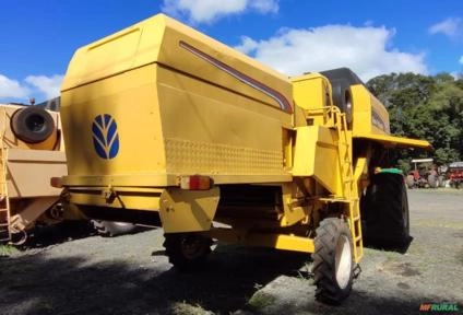 Imagem Colheitadeira New Holland - TC57, 3369 horas. Fabricação 2000 Imagem Colheitadeira New Holland - TC57, 3369 horas. Fabricação 2000