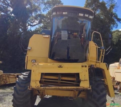 Imagem Colheitadeira New Holland - TC57, 3369 horas. Fabricação 2000 Imagem Colheitadeira New Holland - TC57, 3369 horas. Fabricação 2000