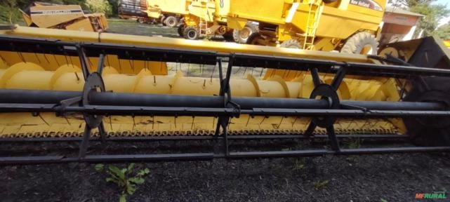 Imagem Colheitadeira New Holland - TC57, 3369 horas. Fabricação 2000 Imagem Colheitadeira New Holland - TC57, 3369 horas. Fabricação 2000