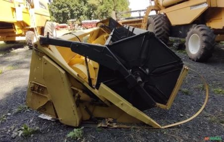 Imagem Colheitadeira New Holland - TC57, 3369 horas. Fabricação 2000 Imagem Colheitadeira New Holland - TC57, 3369 horas. Fabricação 2000