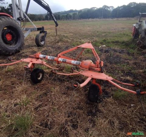 Espalhador Kuhn - Duplo rotor. Fabricação 2010 Imagem Espalhador Kuhn - Duplo rotor. Fabricação 2010