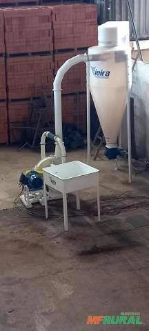 Moinho Vieira MCD 530 (20cv) + Ciclone em polietileno e Moega em aço carbono Imagem Moinho Vieira MCD 530 (20cv) + Ciclone em polietileno e Moega em aço carbono